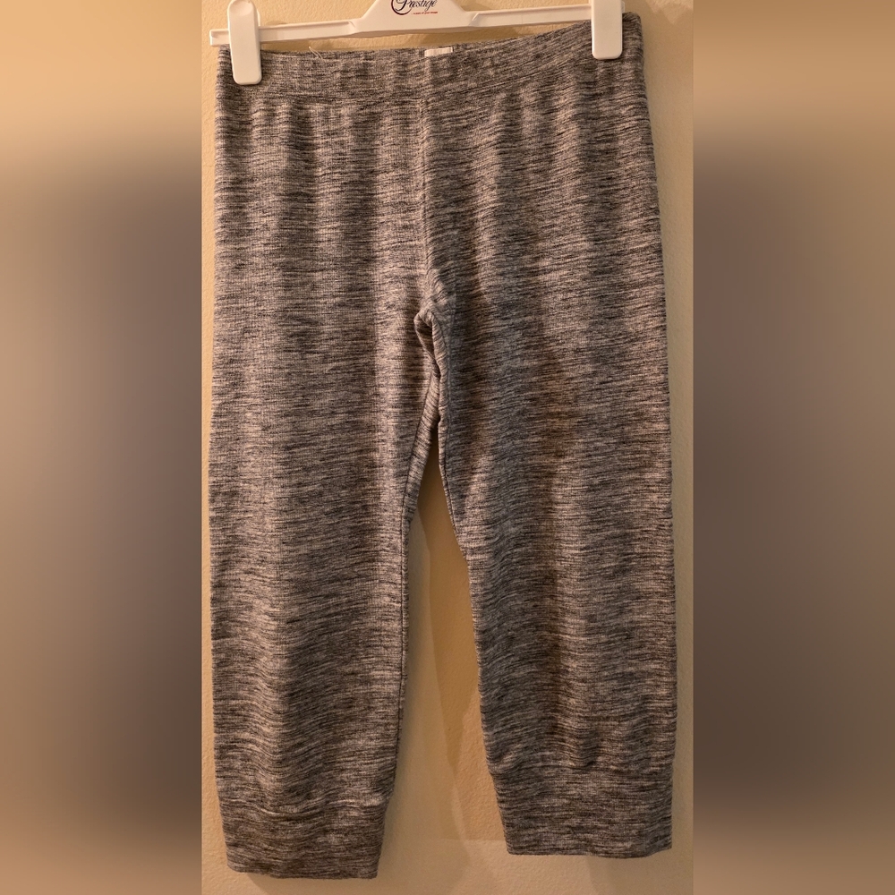 GAP Heathered Gray Women's‎ Capris (Size Medium) - Picture 16 of 16